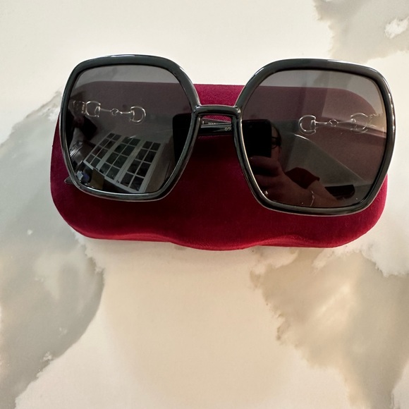 NWT Gucci iconic Horsebit sunglasses in black with light gold accent 58 mm - Picture 16 of 16